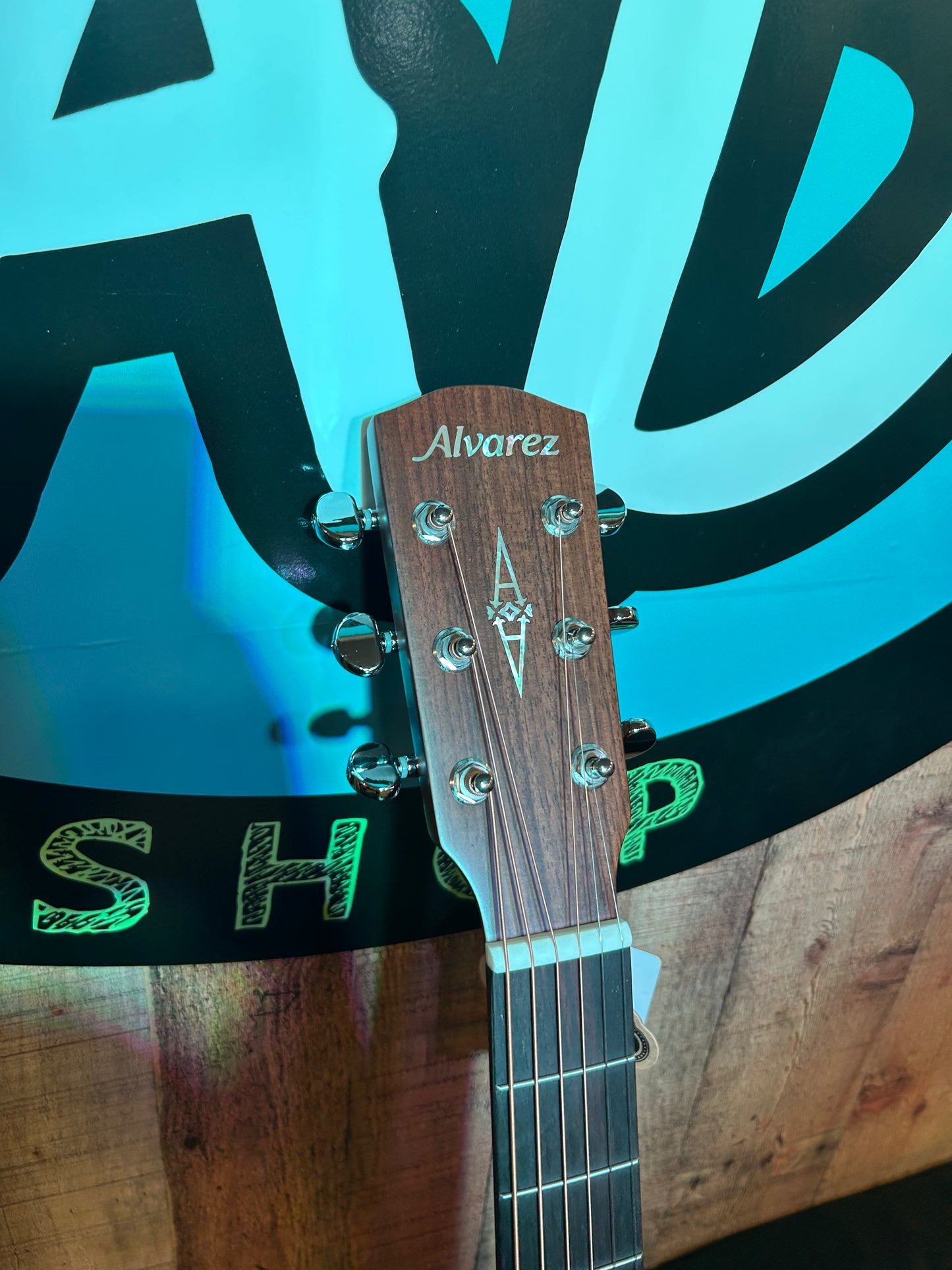 Alvarez Artist Folk/OM Guitar Acoustic/Electric Shadow Burts with Cutaway