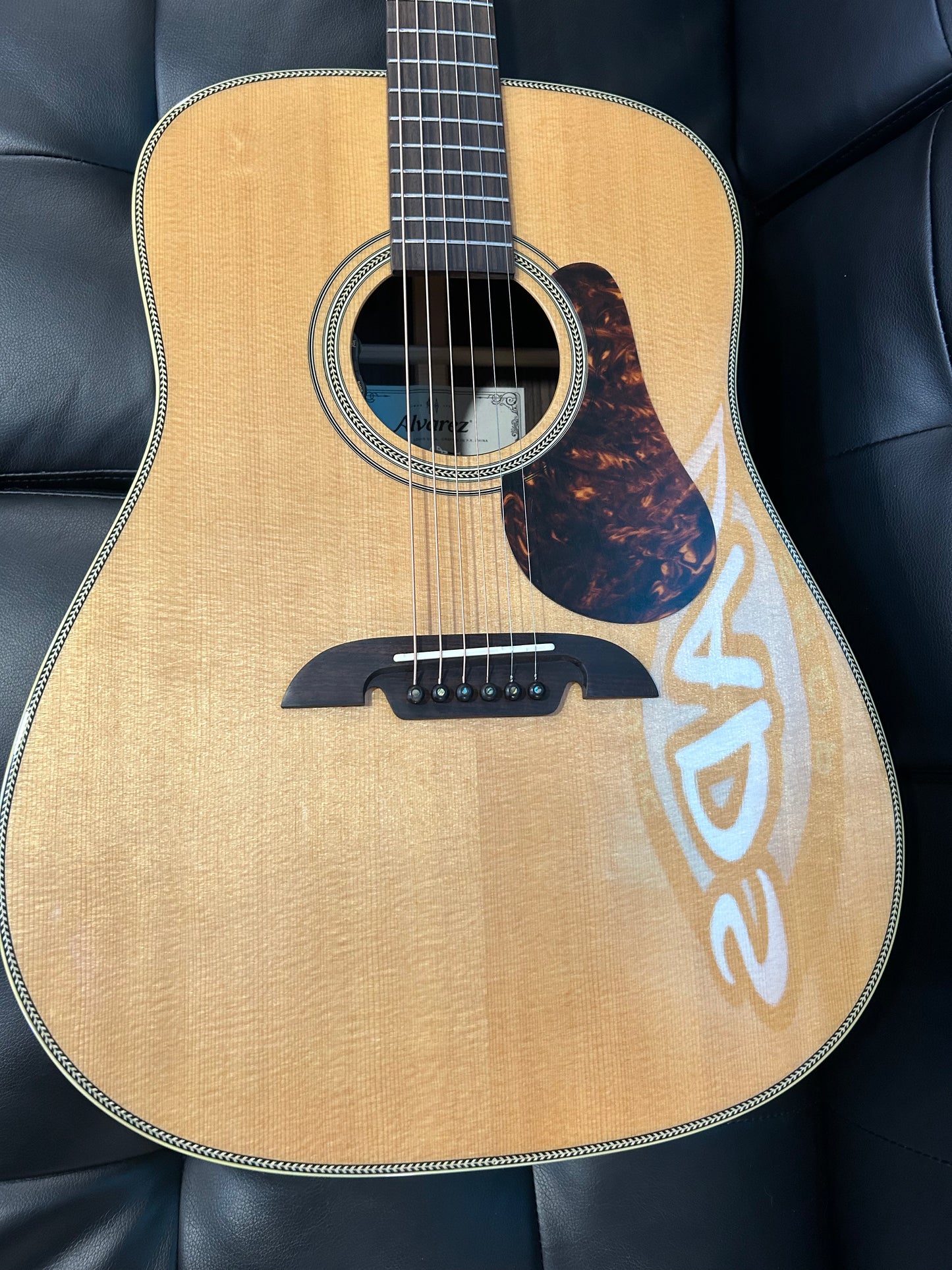 Alvarez Masterworks Dreadnought Guitar, Acoustic Electric MD70E