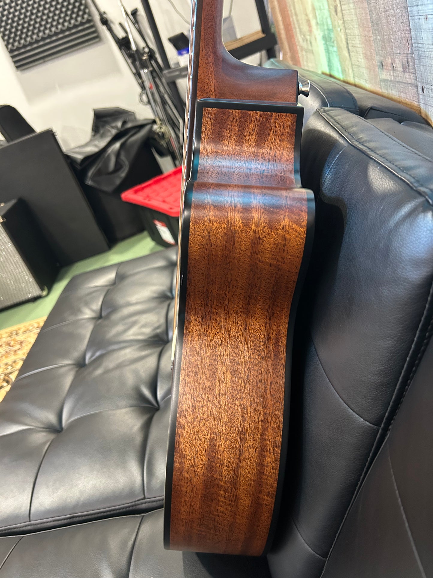 Alvarez Artist Folk/OM Guitar Acoustic/Electric Shadow Burts with Cutaway