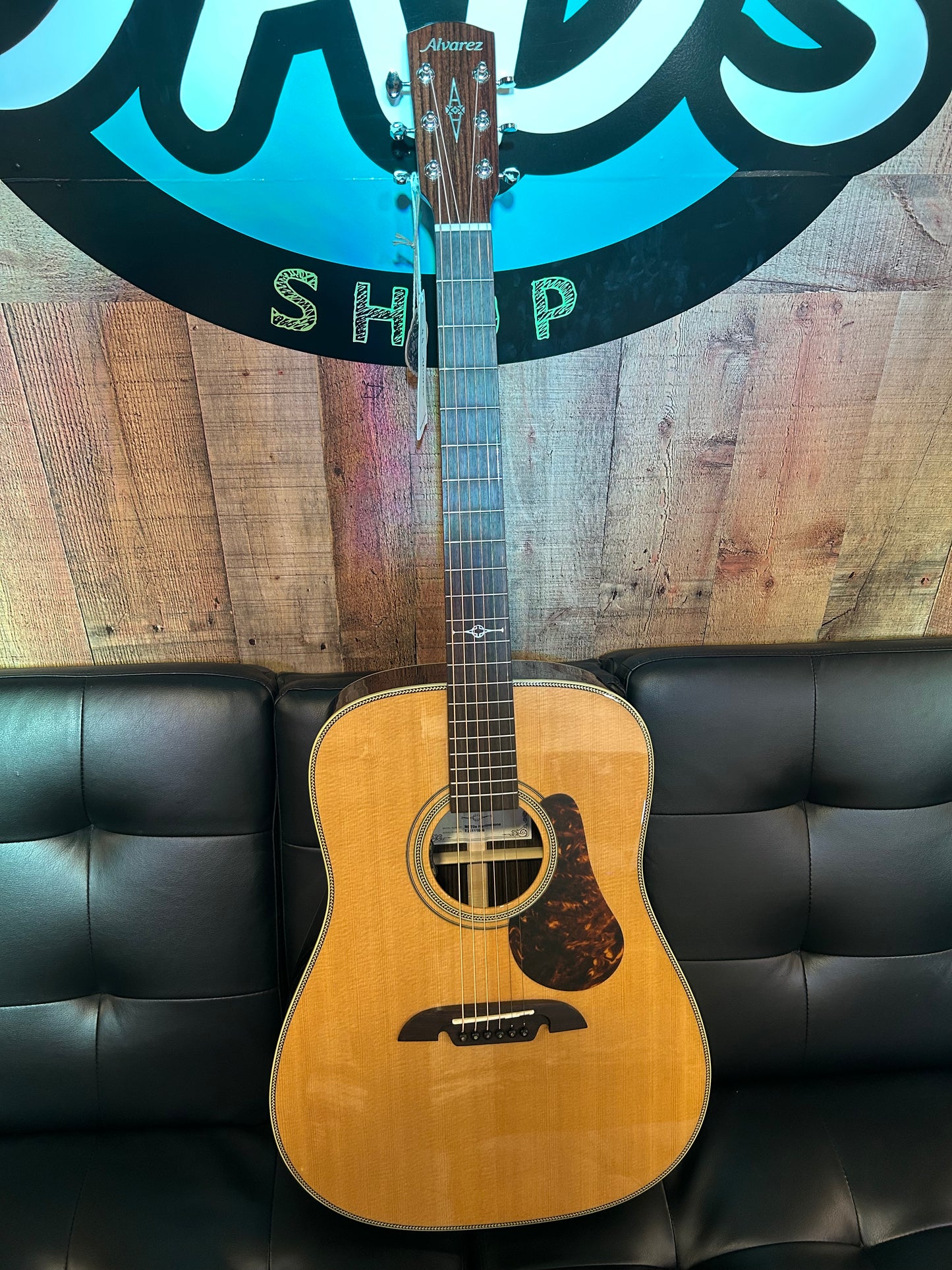 Alvarez Masterworks Dreadnought Guitar, Acoustic Electric MD70E