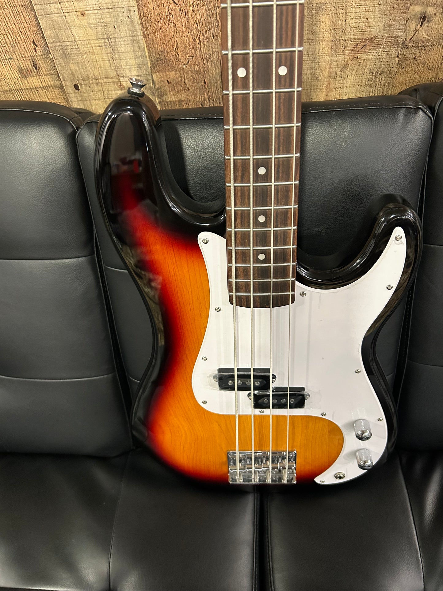 Austin Classic Double Cutaway Bass, Sunburst