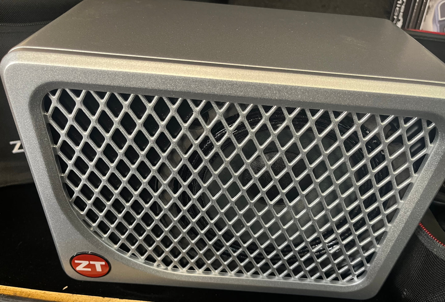 ZT Lunchbox Junior Guitar expansion speaker Silver (USED)