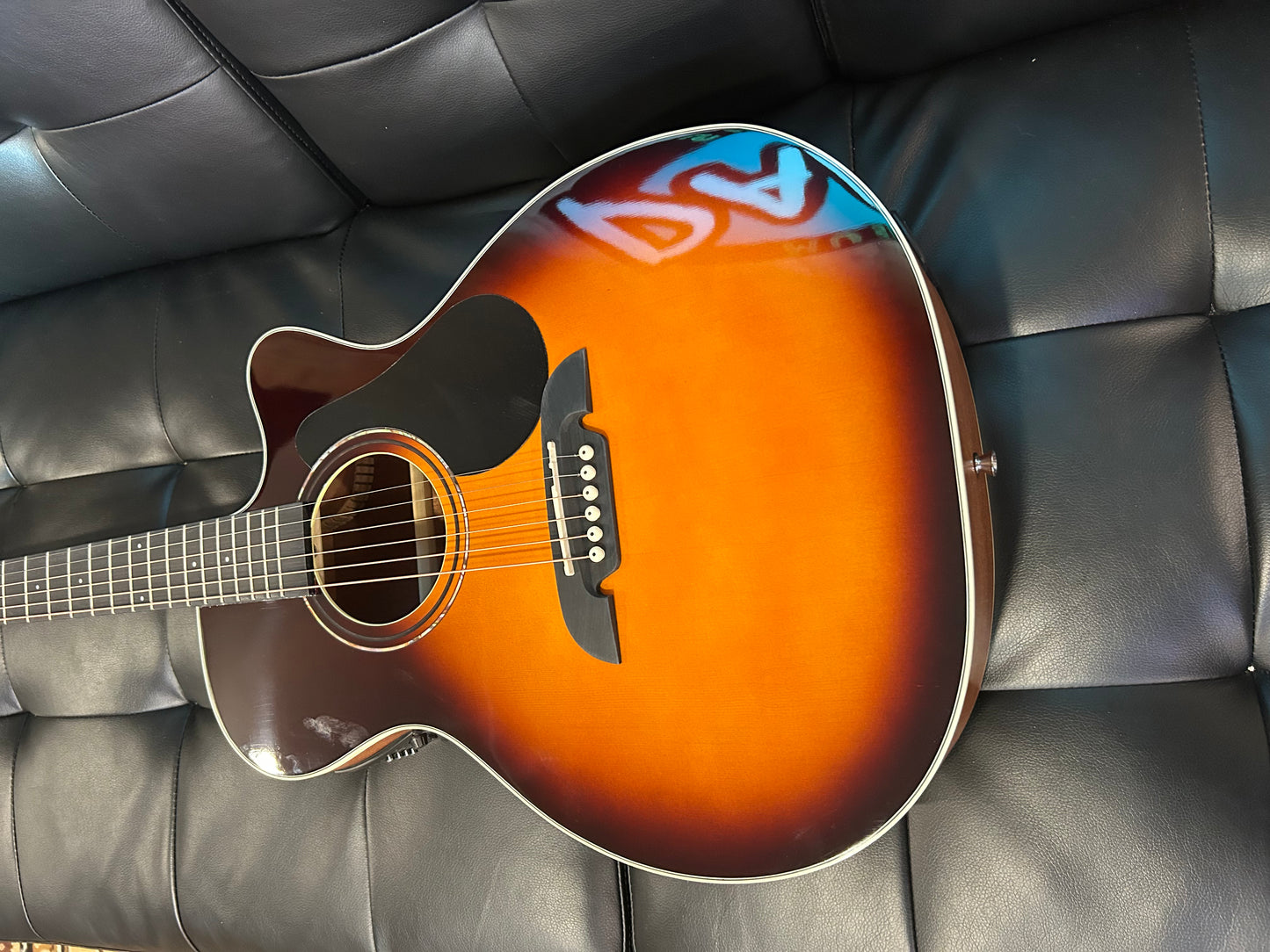 Alvarez Regent Folk/OM Acoustic Electric w/cutaway and Deluxe Gig RF26CESB