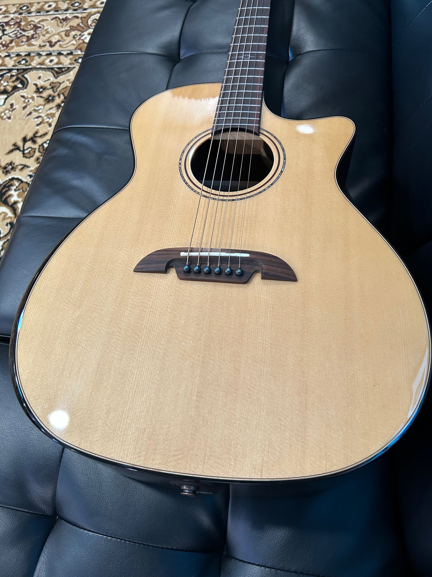 Alvarez Artist Elite Grand Auditorium Guitar, Acoustic Electric, Armrest, with Cutaway