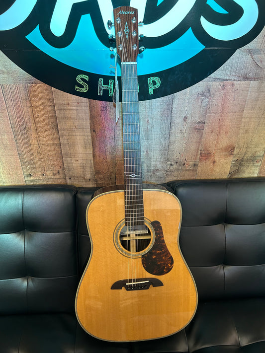 Alvarez Masterworks Dreadnought Guitar, Acoustic Electric MD70E