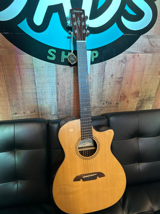 Alvarez Artist Elite Grand Auditorium Guitar, Acoustic Electric, Armrest, with Cutaway