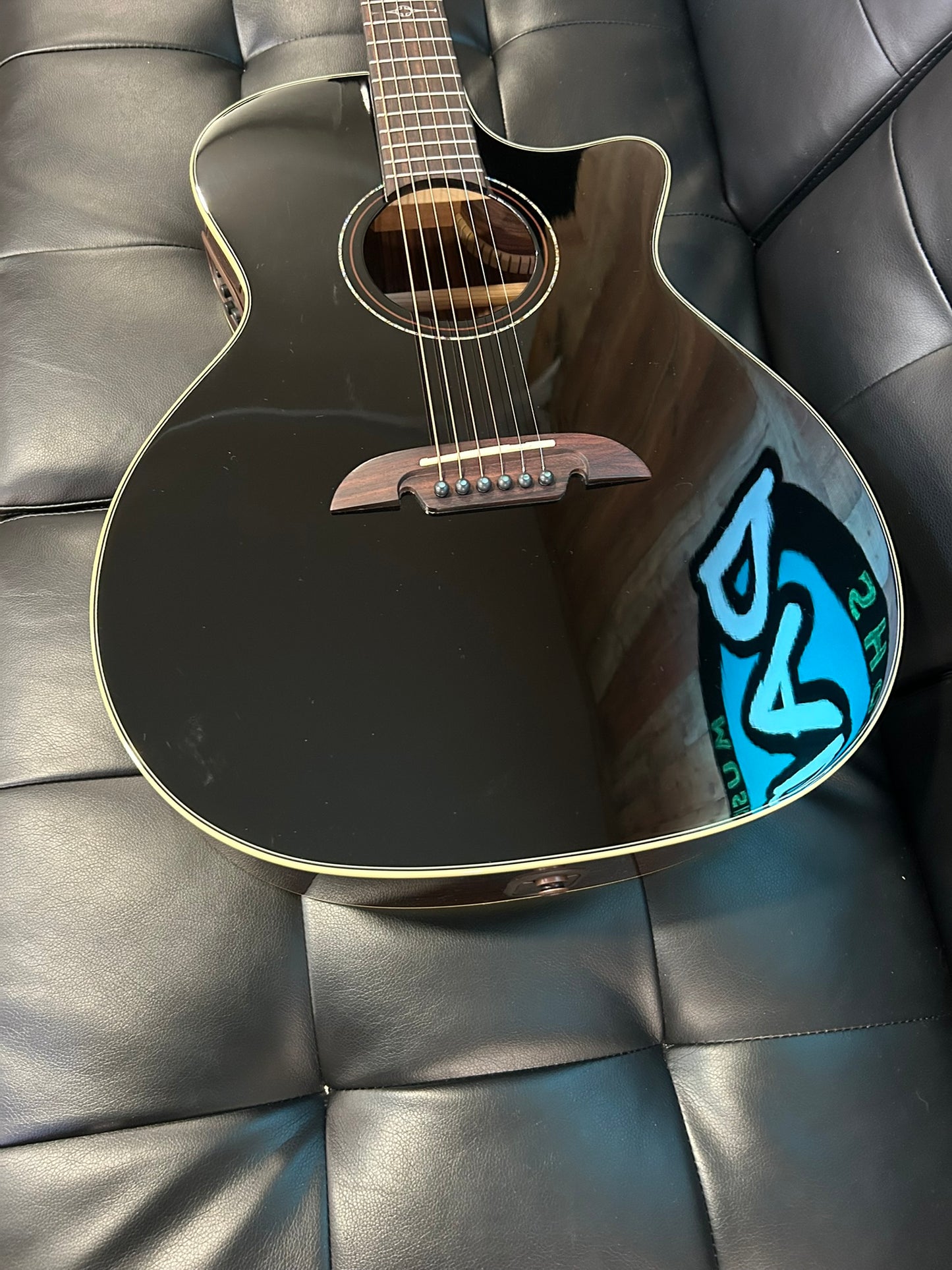 Alvarez Artist Grand Auditorium Guitar, Acoustic Electric, Blacktop, with Cutaway AG70ce_Black