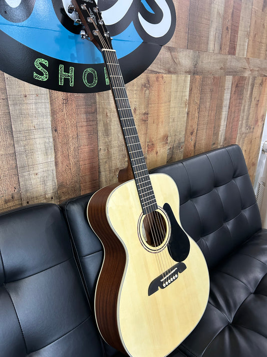 Alvarez Regent OM/Folk RF26