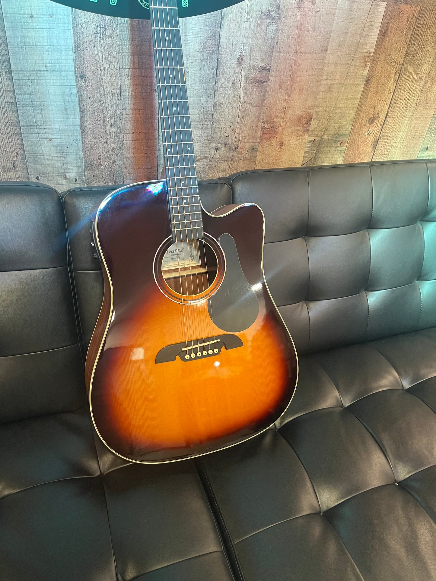 Alvarez Regent Dreadnought Acoustic Electric w/cutaway-Sunburst RD26CESB
