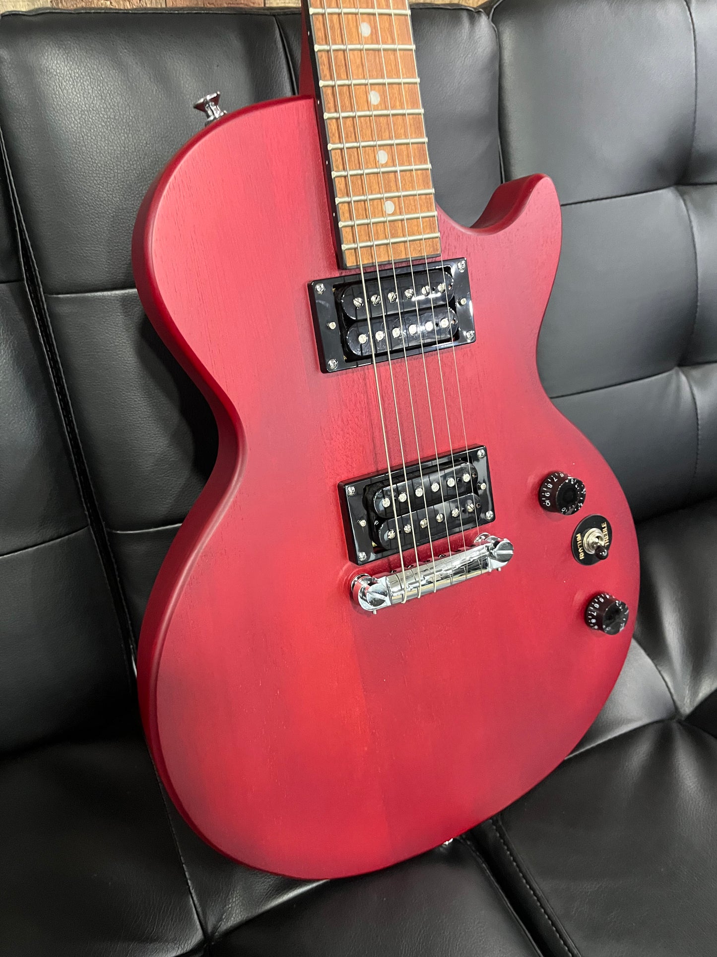 Epiphone Les Paul Special-I Limited-Edition Electric Guitar Worn Cherry