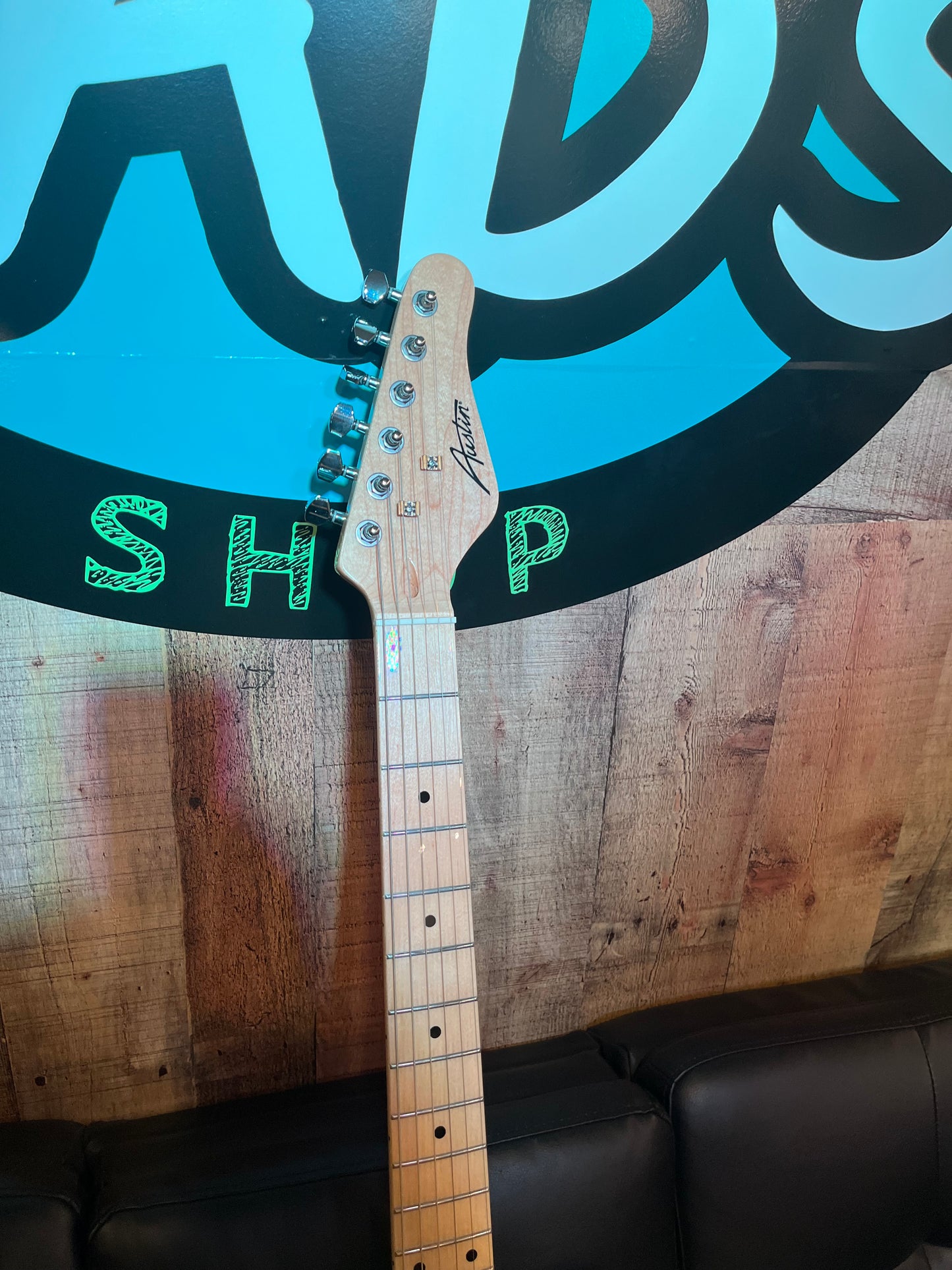 Austin Tele Single Cutaway, White - String Thru
